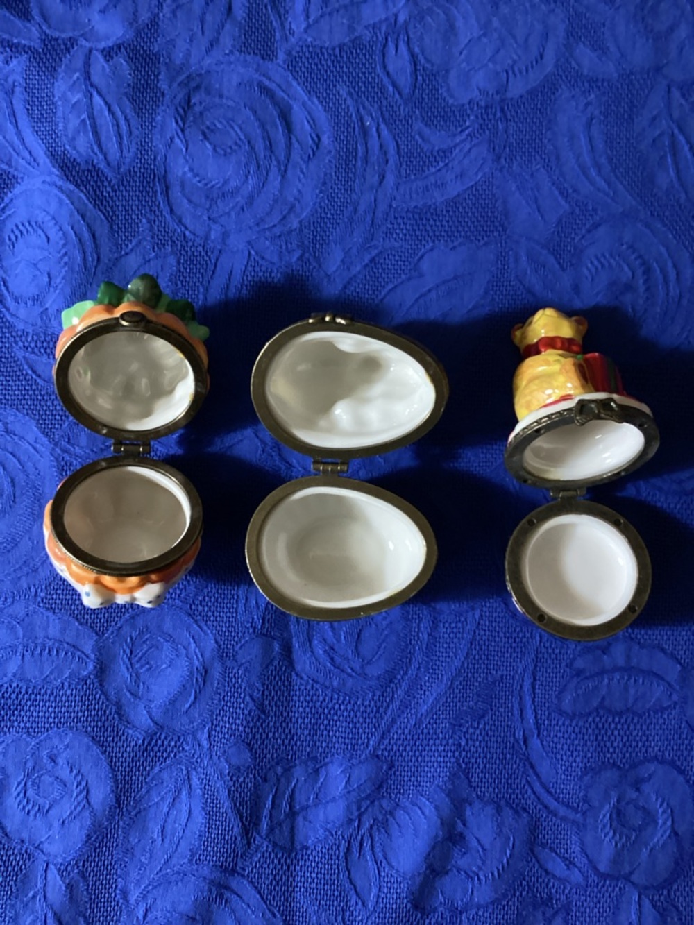 Porcelain Collectible Hinged Trinket Boxes. - Picture 2 of 5
